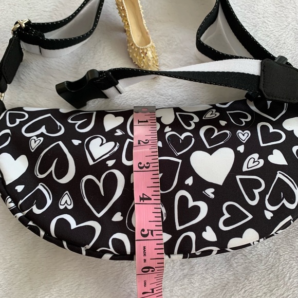 BRIGHTON ENDLESS LOVE black / white hearts Adjustable belt bag NWT - Picture 9 of 11